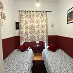 Asian Everest House Hostel Lizbona