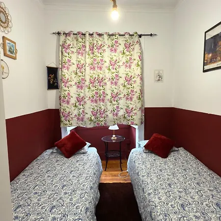 Asian Everest House Хостел Лиссабон