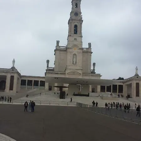 Хостел Asian Everest House Лиссабон